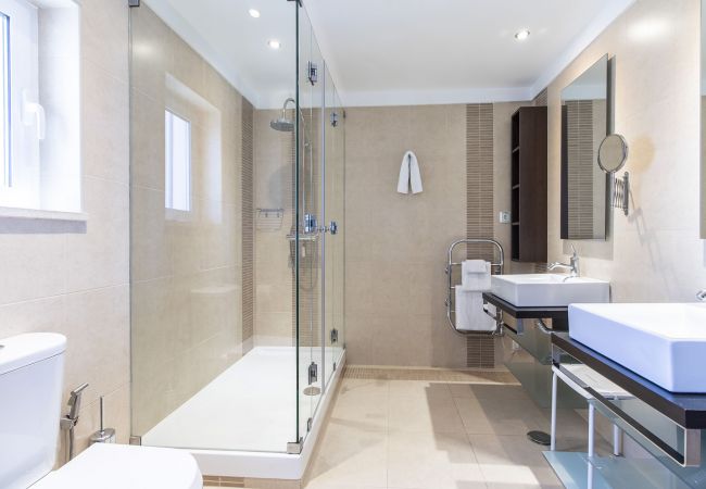 Villa à Loulé - Villa Vista | 4 Chambres | Belles Vues | Goldra Villa à Loulé - Villa Vista | 4 Chambres | Belles Vues | Goldra