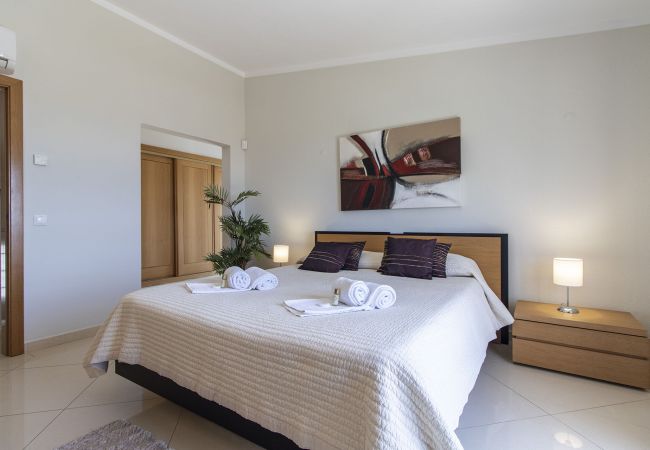 Villa à Loulé - Villa Vista | 4 Chambres | Belles Vues | Goldra Villa à Loulé - Villa Vista | 4 Chambres | Belles Vues | Goldra