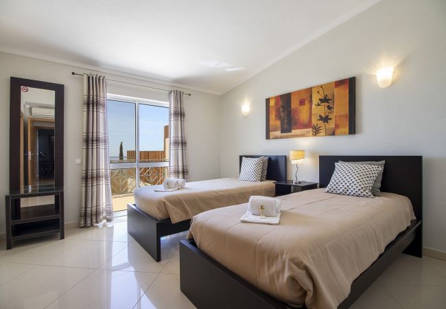 Villa à Loulé - Villa Vista | 4 Chambres | Belles Vues | Goldra Villa à Loulé - Villa Vista | 4 Chambres | Belles Vues | Goldra