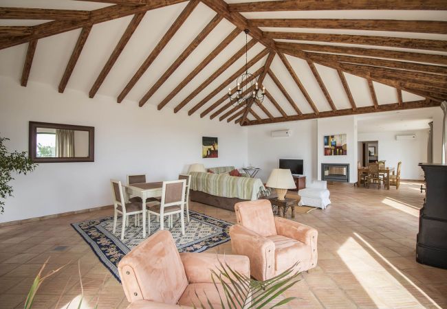 Gîte Rural à Estoi - Casa Serena | 6 Chambres | Maison de Campagne | Estoi