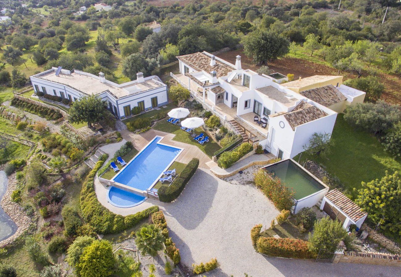 Gîte Rural à Estoi - Casa Serena | 6 Chambres | Maison de Campagne | Estoi