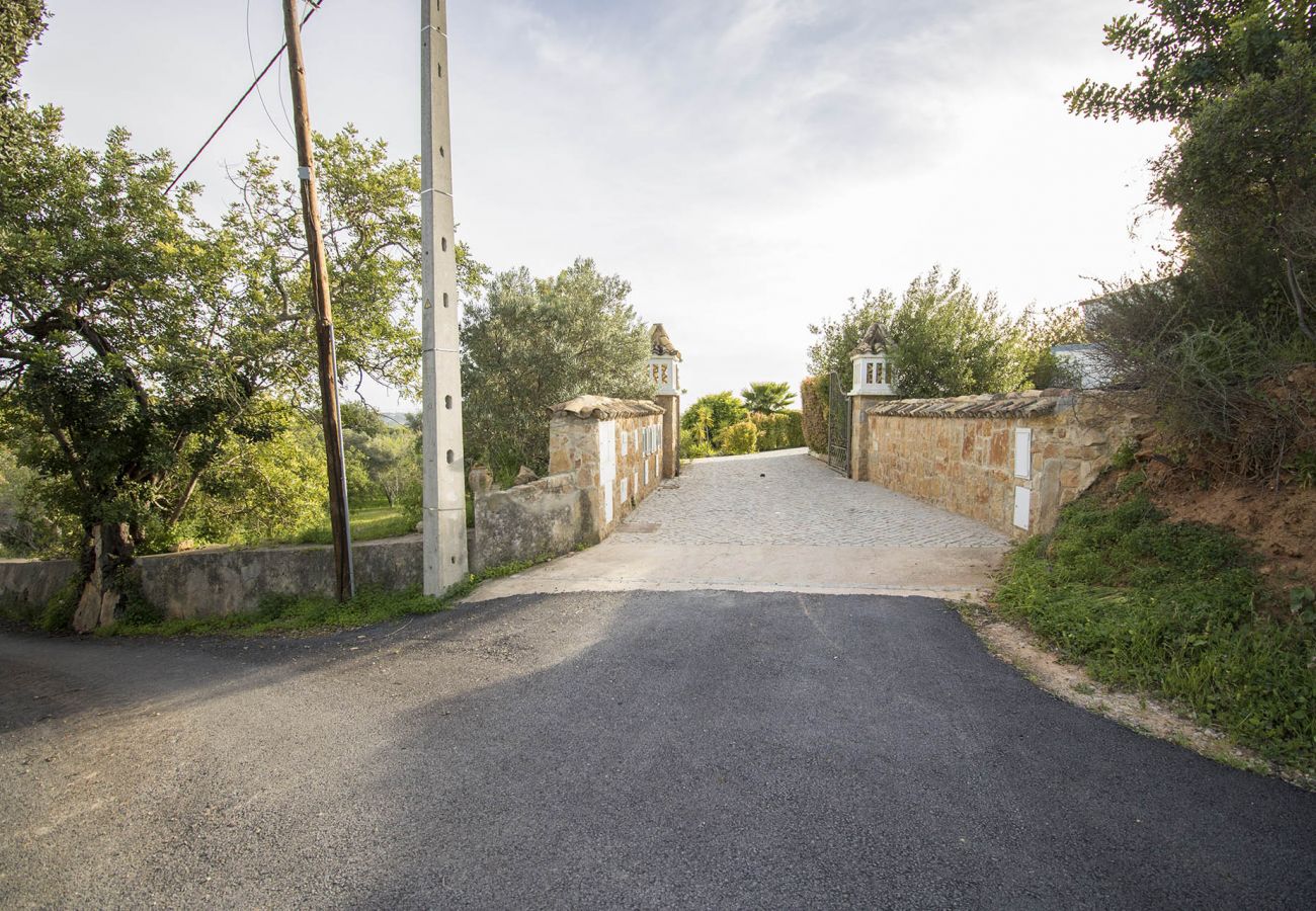 Gîte Rural à Estoi - Casa Serena | 6 Chambres | Maison de Campagne | Estoi