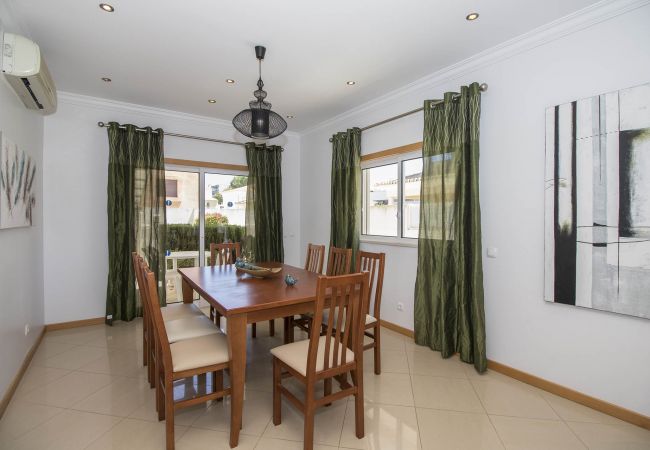 Villa à Galé - Villa Maresia | 4 Chambres | Proche de la Plage | Galé Villa à Galé - Villa Maresia | 4 Chambres | Proche de la Plage | Galé