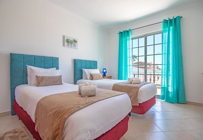 Villa à Galé - Villa Azul | 4 Chambres | Proche de la Plage | Galé Villa à Galé - Villa Azul | 4 Chambres | Proche de la Plage | Galé