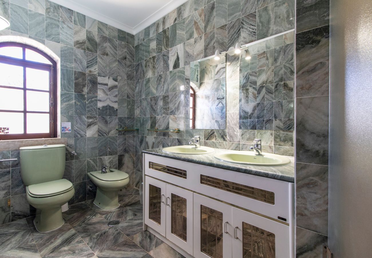 Villa à Galé - Villa Brisa do Mar | 4 Chambres | Proche de la Plage | Galé