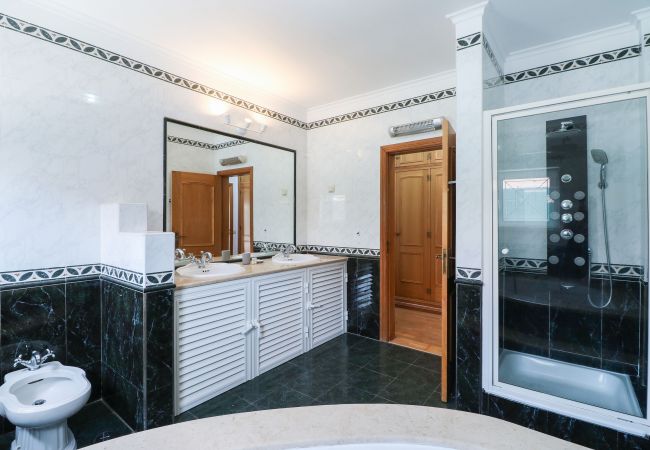 Villa à Albufeira - Villa Alfazema | 5 Chambres | Zone Tranquille | Albufeira Villa à Albufeira - Villa Alfazema | 5 Chambres | Zone Tranquille | Albufeira