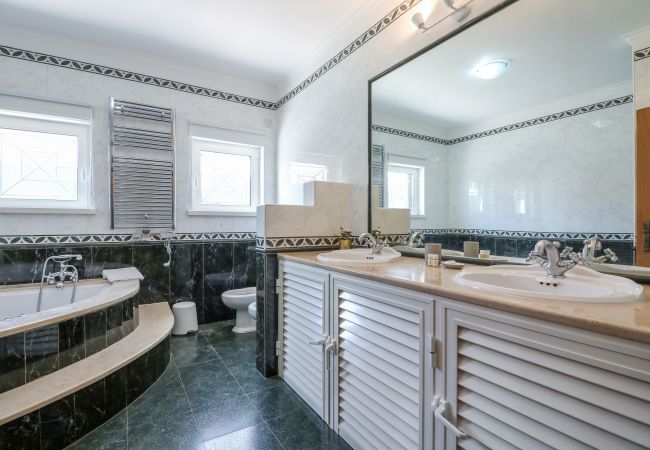 Villa à Albufeira - Villa Alfazema | 5 Chambres | Zone Tranquille | Albufeira Villa à Albufeira - Villa Alfazema | 5 Chambres | Zone Tranquille | Albufeira