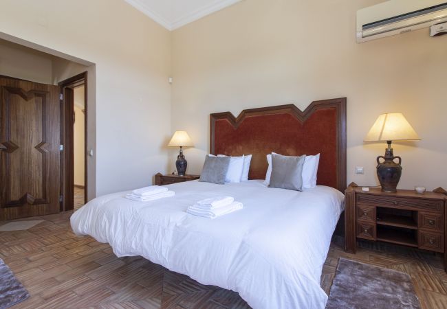 Villa à Albufeira - Quinta Dionysus | 6 Chambres | Propre Vignoble | Albufeira Villa à Albufeira - Quinta Dionysus | 6 Chambres | Propre Vignoble | Albufeira