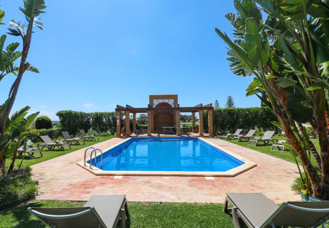 Villa à Albufeira - Quinta Dionysus | 6 Chambres | Propre Vignoble | Albufeira Villa à Albufeira - Quinta Dionysus | 6 Chambres | Propre Vignoble | Albufeira