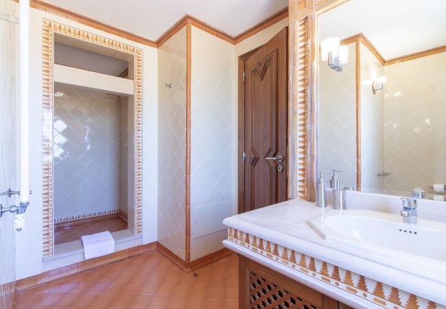 Villa à Albufeira - Quinta Dionysus | 6 Chambres | Propre Vignoble | Albufeira Villa à Albufeira - Quinta Dionysus | 6 Chambres | Propre Vignoble | Albufeira