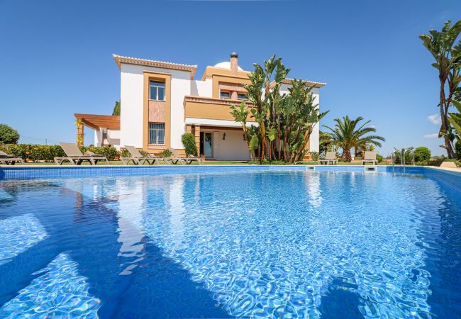 Villa à Albufeira - Quinta Dionysus | 6 Chambres | Propre Vignoble | Albufeira Villa à Albufeira - Quinta Dionysus | 6 Chambres | Propre Vignoble | Albufeira