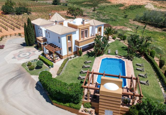 Villa à Albufeira - Quinta Dionysus | 6 Chambres | Propre Vignoble | Albufeira Villa à Albufeira - Quinta Dionysus | 6 Chambres | Propre Vignoble | Albufeira