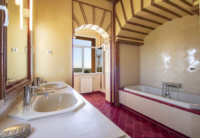 Villa à Albufeira - Quinta Dionysus | 6 Chambres | Propre Vignoble | Albufeira Villa à Albufeira - Quinta Dionysus | 6 Chambres | Propre Vignoble | Albufeira