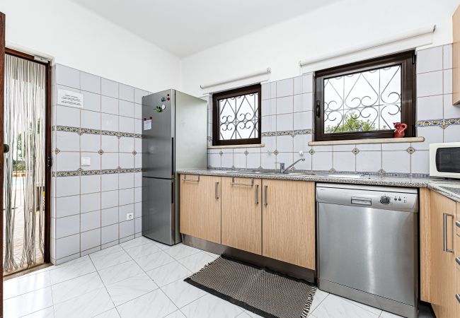 Villa à Porches - Casa do Vale | PET Friendly | Pool Lagoa Retreat Villa à Porches - Casa do Vale | PET Friendly | Pool Lagoa Retreat