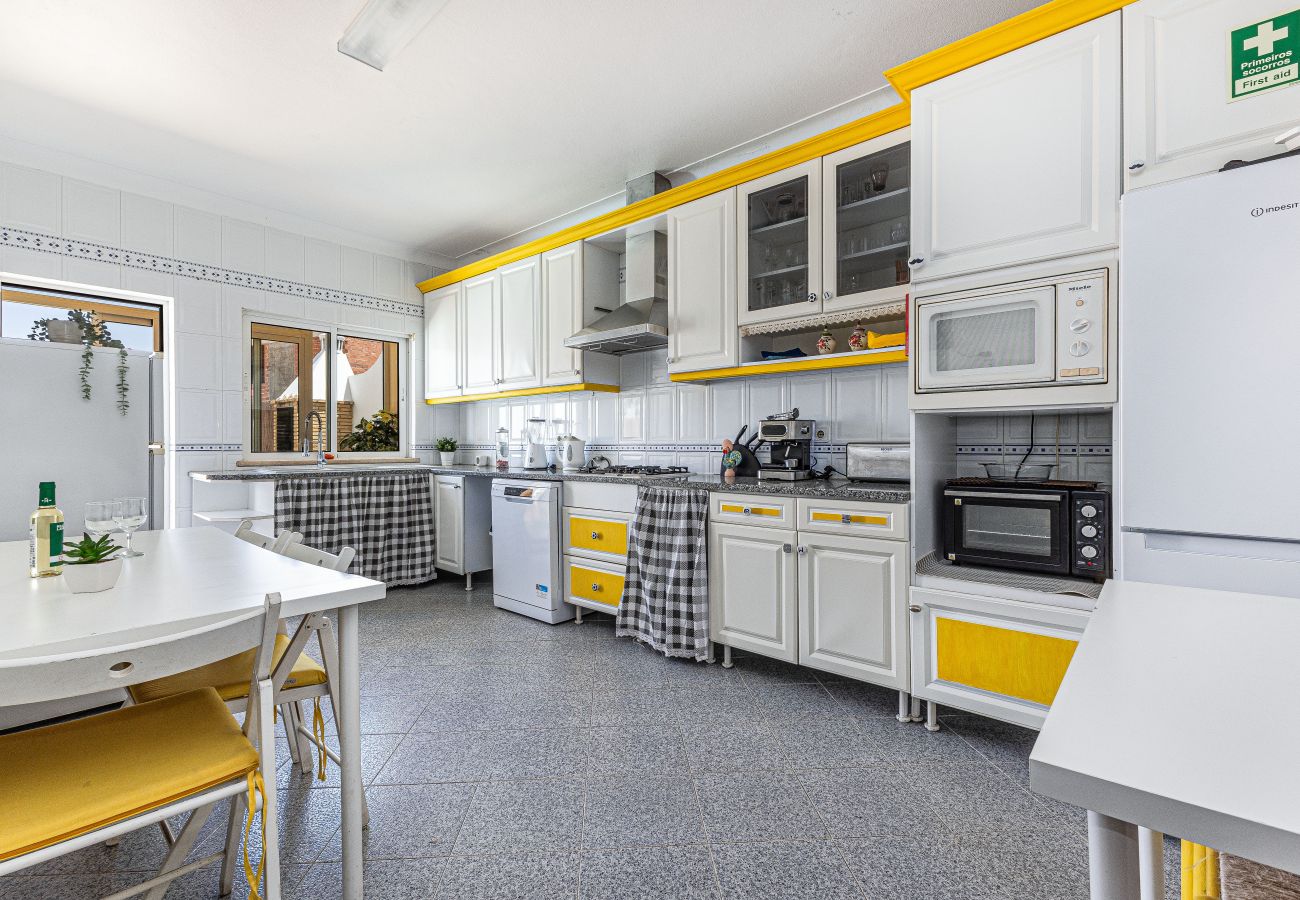 Villa à Lagos - Chilling in Lagos: Location | Pool | BBQ | Friends 