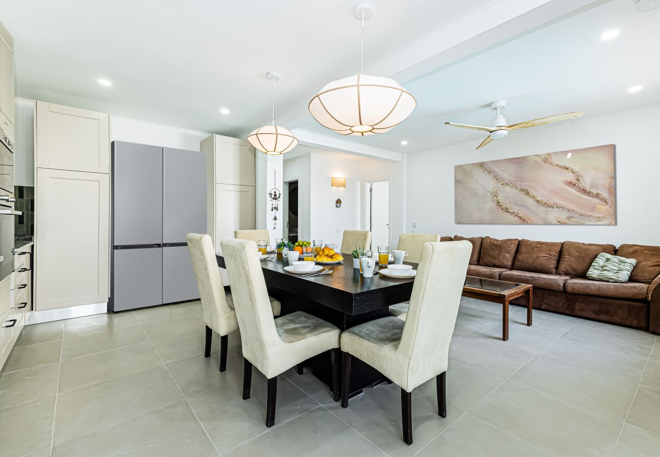 Villa à Lagos - Chilling in Lagos: Location | Pool | BBQ | Friends 