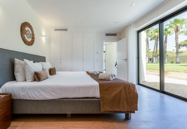 Villa à Vilamoura - Villa Natura | 6 Chambres | Villa Spectaculaire avec Jardin Spacieux | Vilamoura