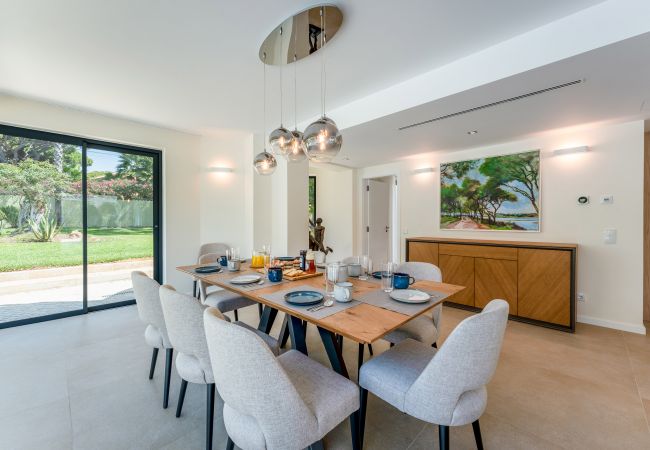 Villa à Vilamoura - Villa Natura | 6 Chambres | Villa Spectaculaire avec Jardin Spacieux | Vilamoura Villa à Vilamoura - Villa Natura | 6 Chambres | Villa Spectaculaire avec Jardin Spacieux | Vilamoura
