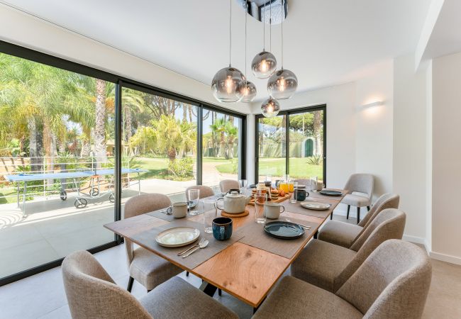 Villa à Vilamoura - Villa Natura | 6 Chambres | Villa Spectaculaire avec Jardin Spacieux | Vilamoura Villa à Vilamoura - Villa Natura | 6 Chambres | Villa Spectaculaire avec Jardin Spacieux | Vilamoura