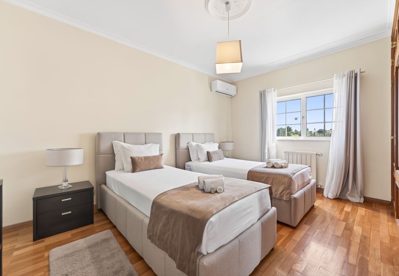 Villa à Albufeira - Villa Girassol | 5 Chambres | Central | Albufeira