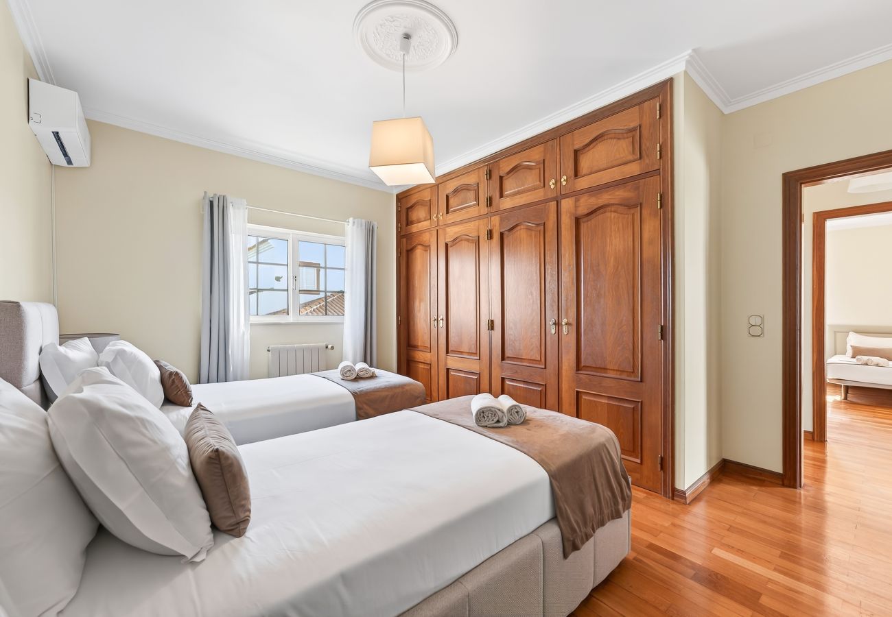 Villa à Albufeira - Villa Girassol | 5 Chambres | Central | Albufeira