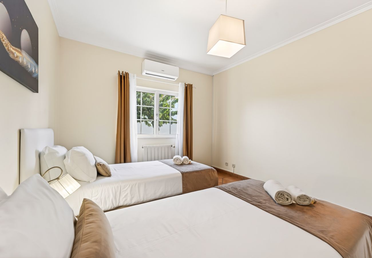 Villa à Albufeira - Villa Girassol | 5 Chambres | Central | Albufeira