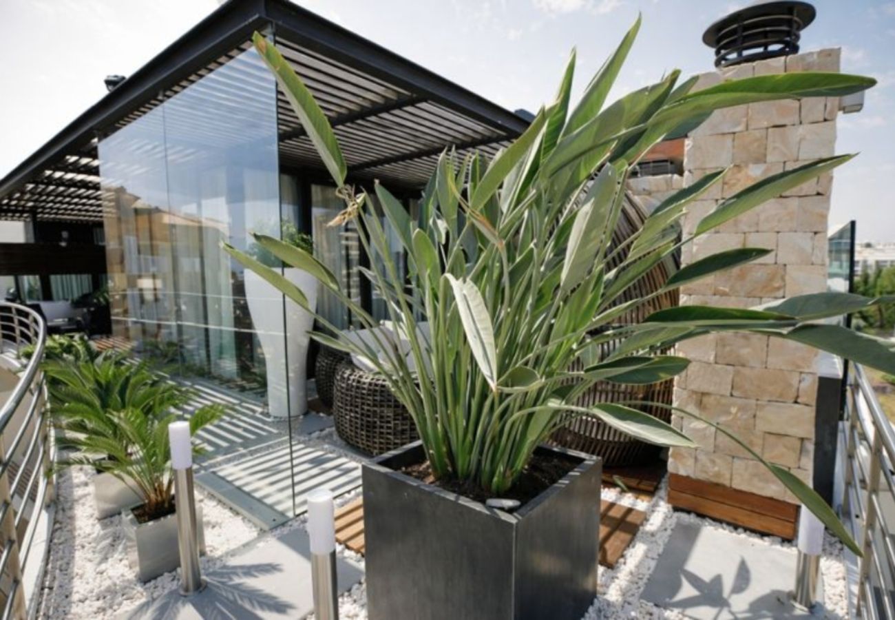 Appartement à Albufeira - Penthouse Grand Noir | Jacuzzi extérieur | Près d'Oura