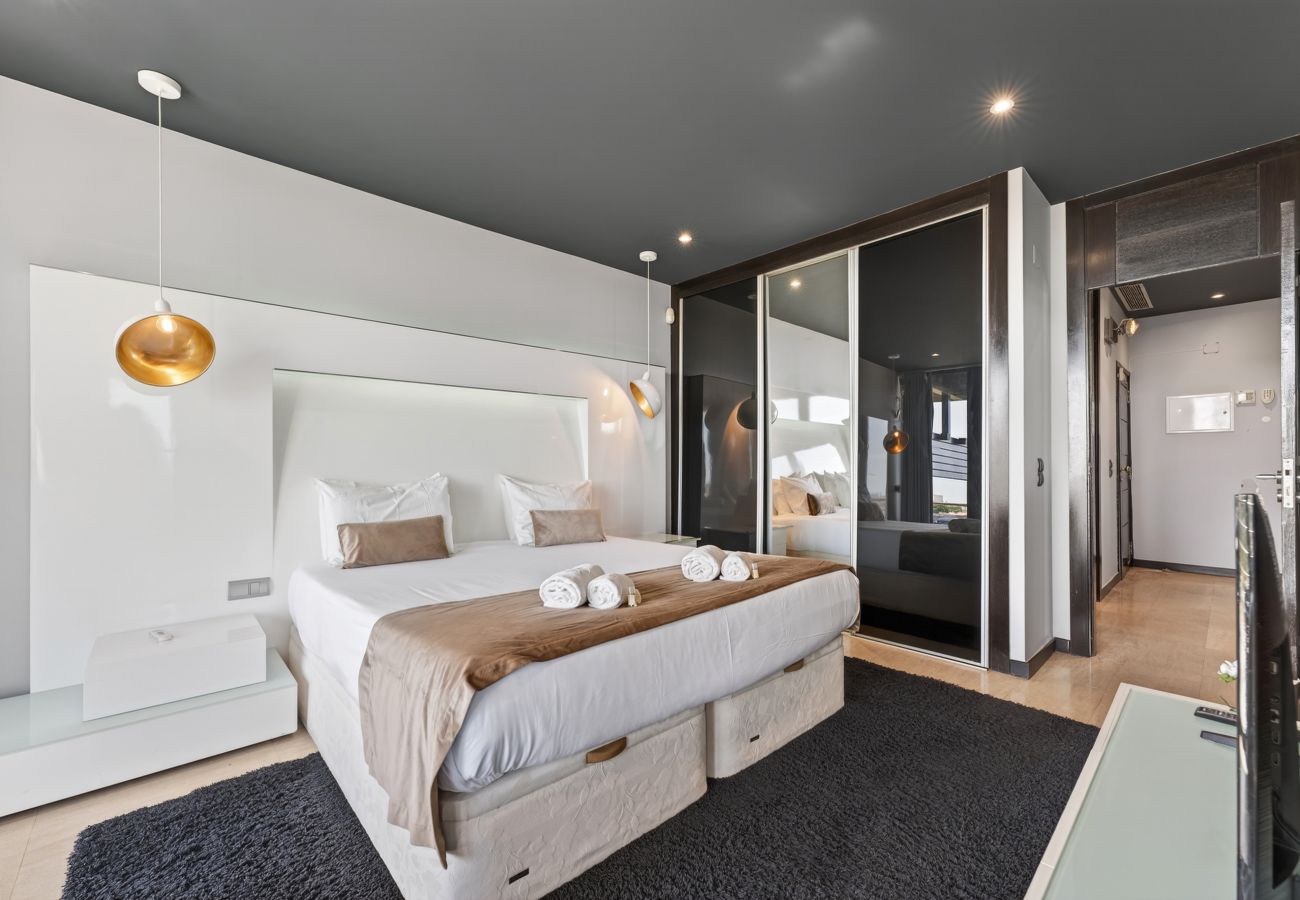 Appartement à Albufeira - Penthouse Grand Noir | Jacuzzi extérieur | Près d'Oura