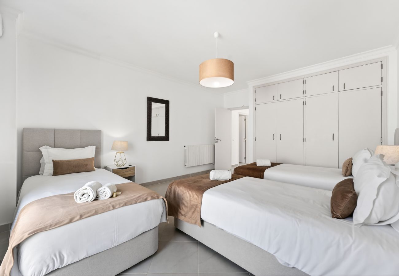 Villa à Albufeira - Villa Féliz | 4 chambres | Près du port de plaisance | Albufeira