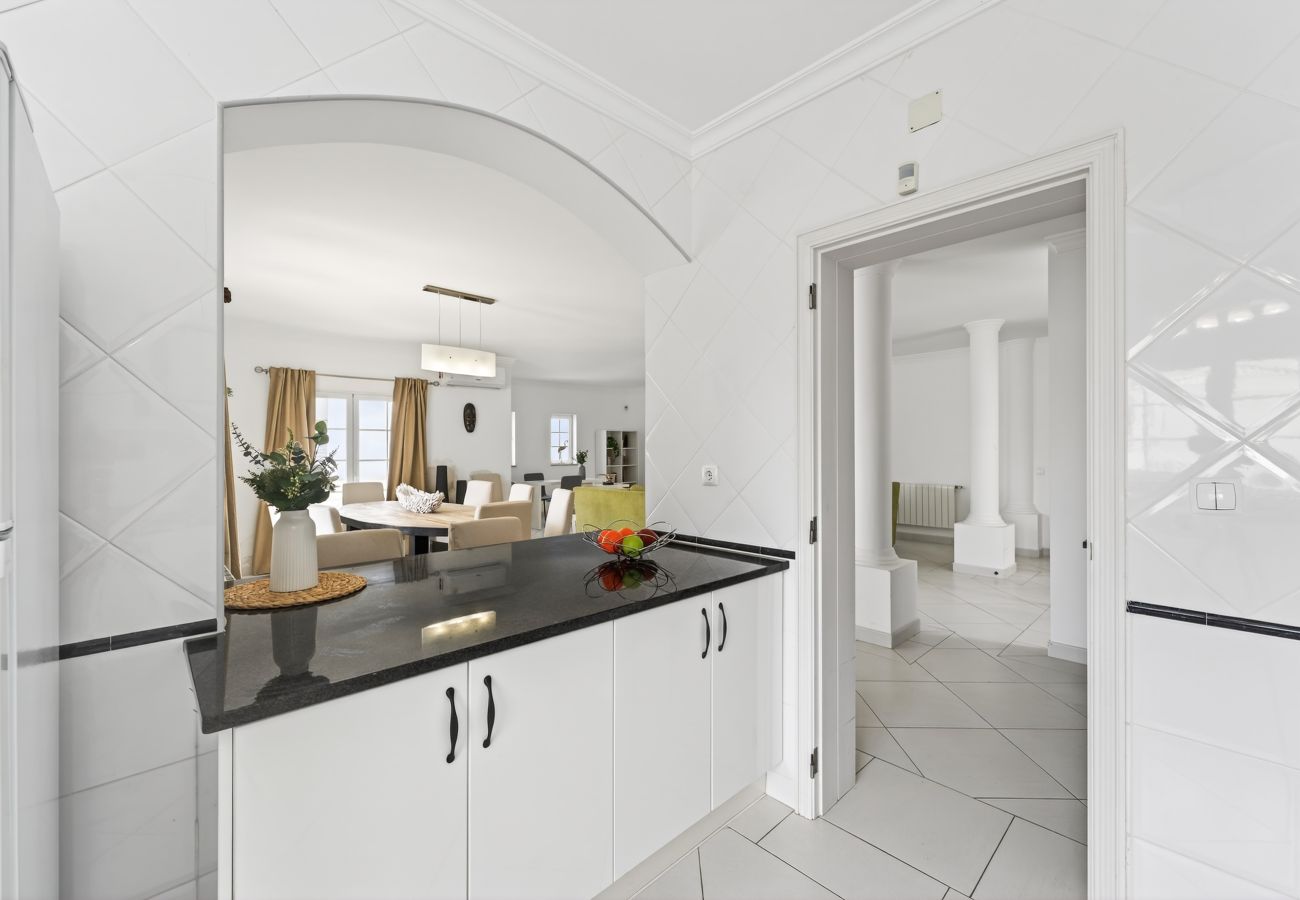Villa à Albufeira - Villa Féliz | 4 chambres | Près du port de plaisance | Albufeira