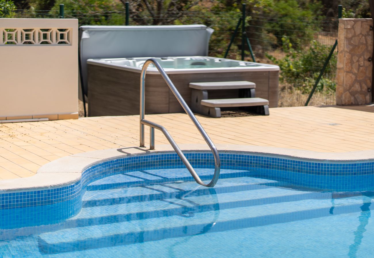 Villa à Carvoeiro - Villa Ursa | 6 chambres | Jacuzzi | Benagil