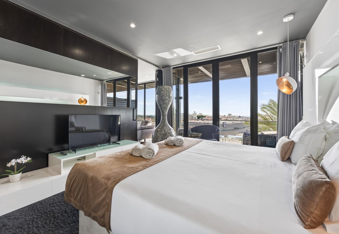 Appartement à Albufeira - Penthouse Grand Noir | Jacuzzi extérieur | Près d'Oura