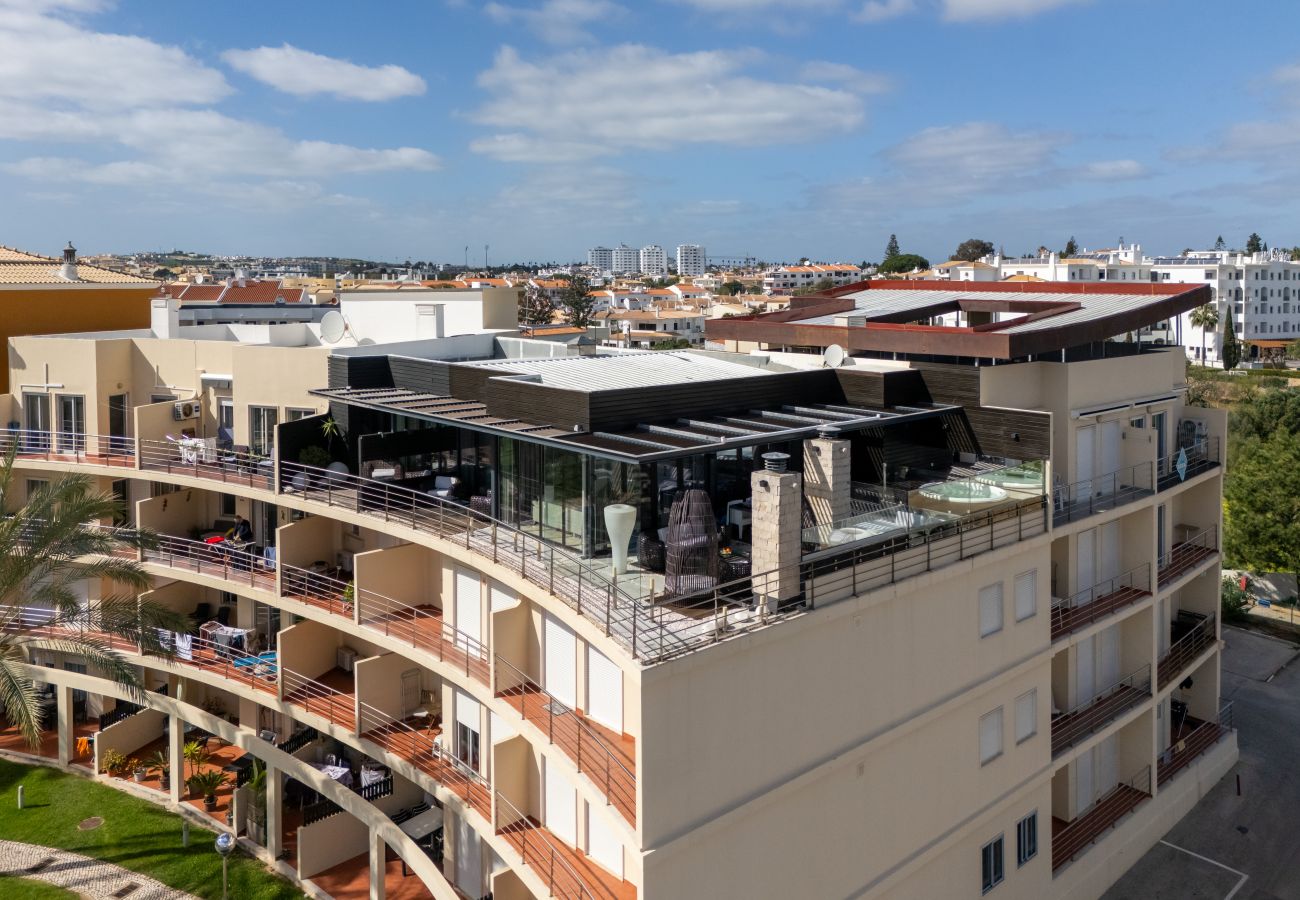 Appartement à Albufeira - Penthouse Grand Noir | Jacuzzi extérieur | Près d'Oura