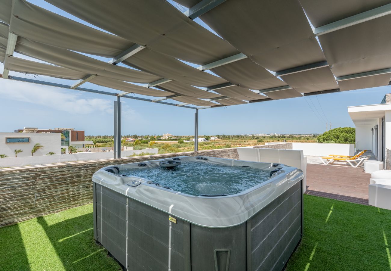 Villa à Guia - Villa Alegria | 10 pax | Jacuzzi | Salgados