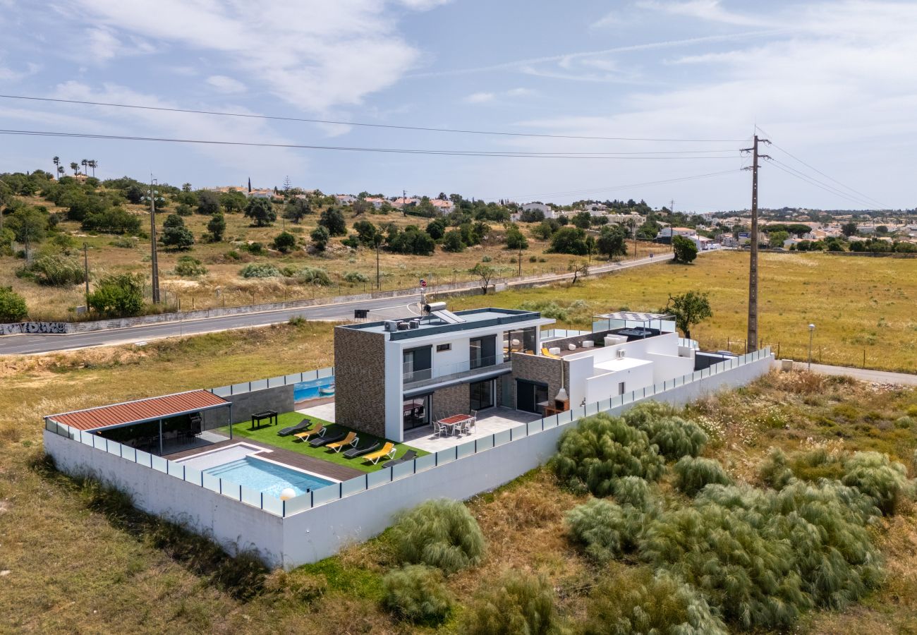 Villa à Guia - Villa Alegria | 10 pax | Jacuzzi | Salgados