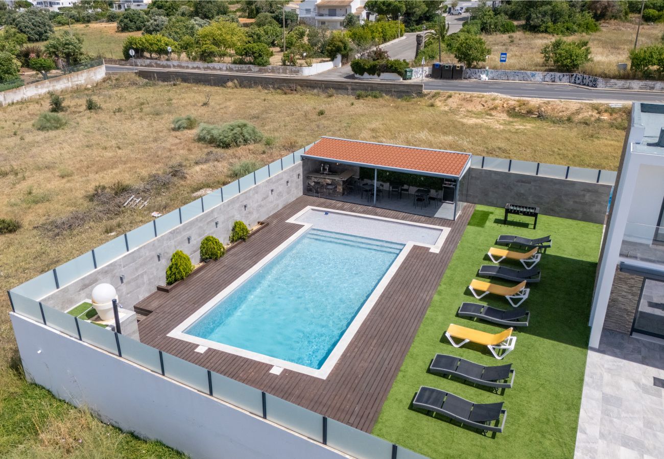 Villa à Guia - Villa Alegria | 10 pax | Jacuzzi | Salgados