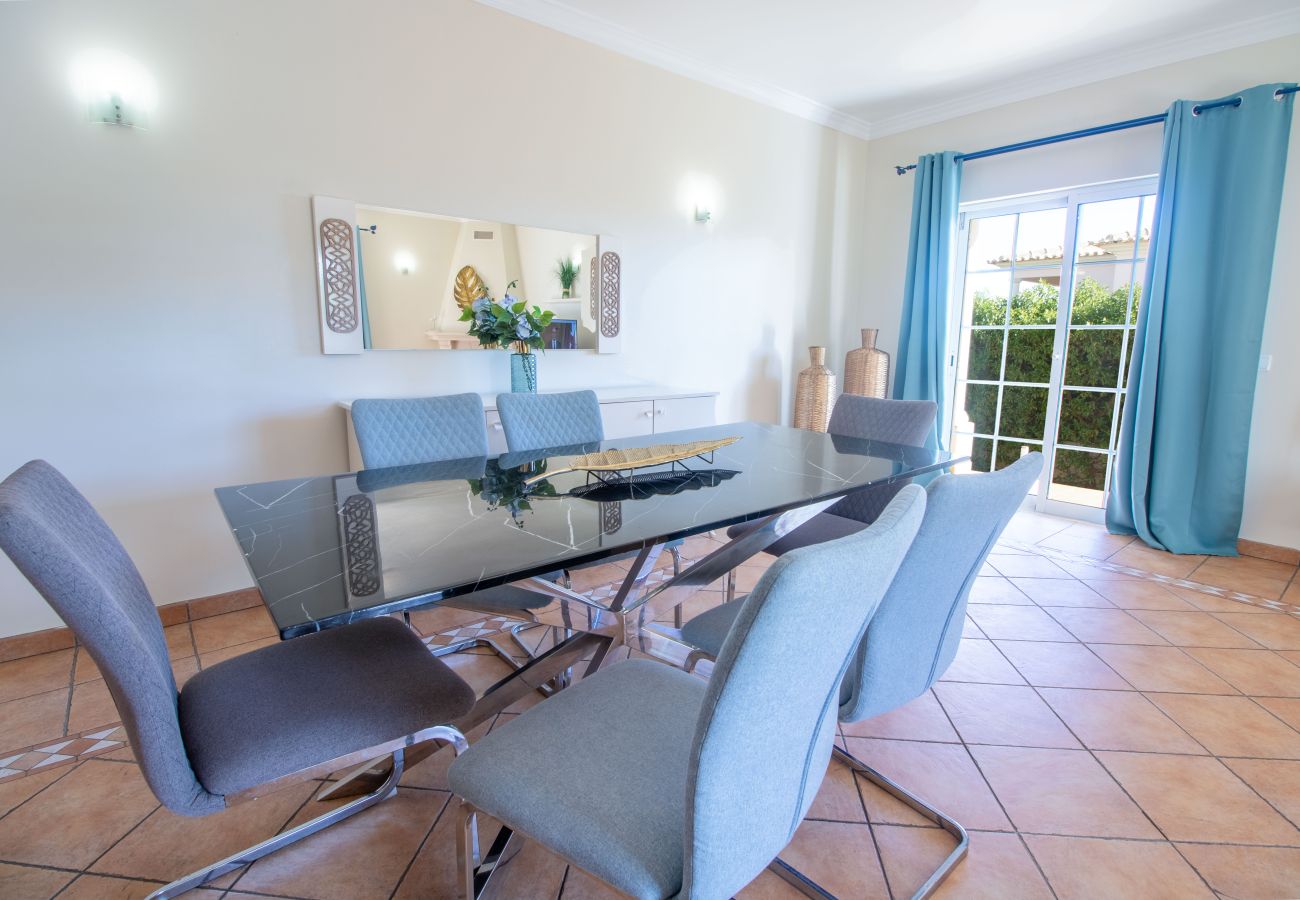 Villa in Albufeira - Villa Tulipa | 4 Bedrooms | Private Swimming Pool | Albufeira