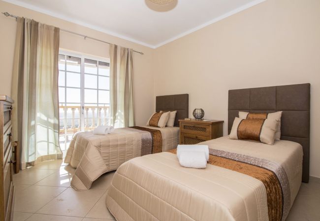 Villa in Estoi - Villa Florêncio Villa in Estoi - Villa Florêncio