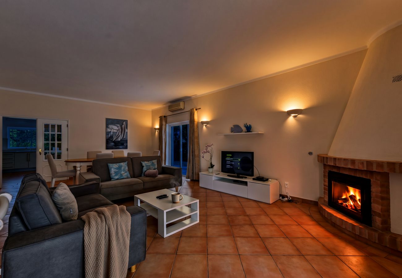Villa in Almancil - Villa Jasmim | 4 Bedrooms | Sun Kissed | Almancil