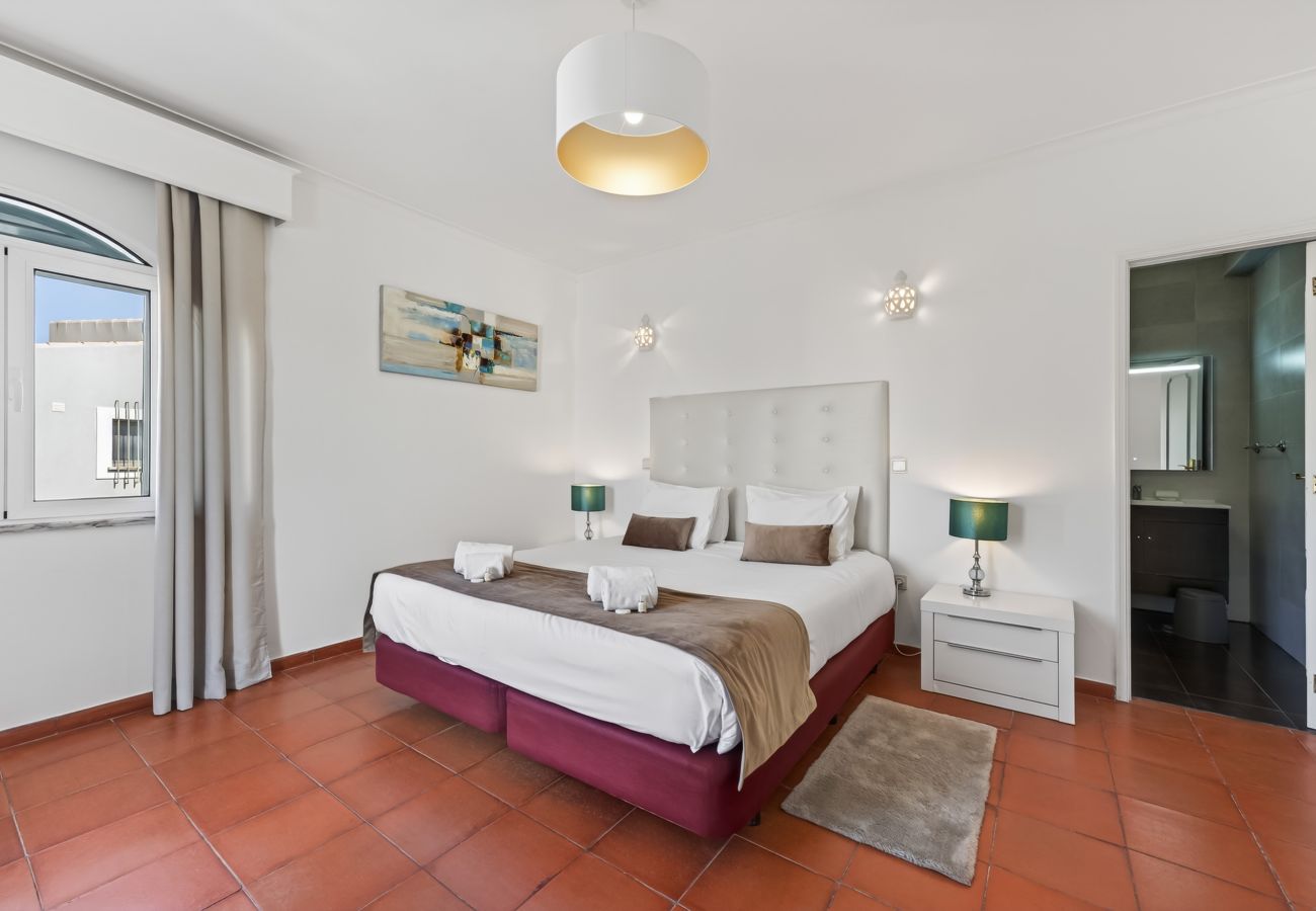 Villa em Vilamoura - Villa Jade | 4 Quartos | Piscina | Aldeia Velha | Vilamoura