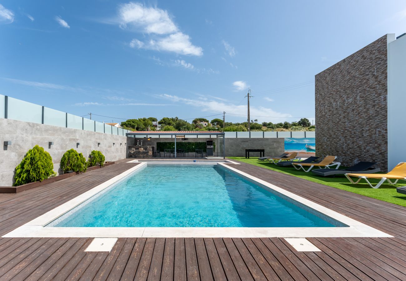 Villa em Guia - Villa Alegria | 10 pax | Jacuzzi | Salgados