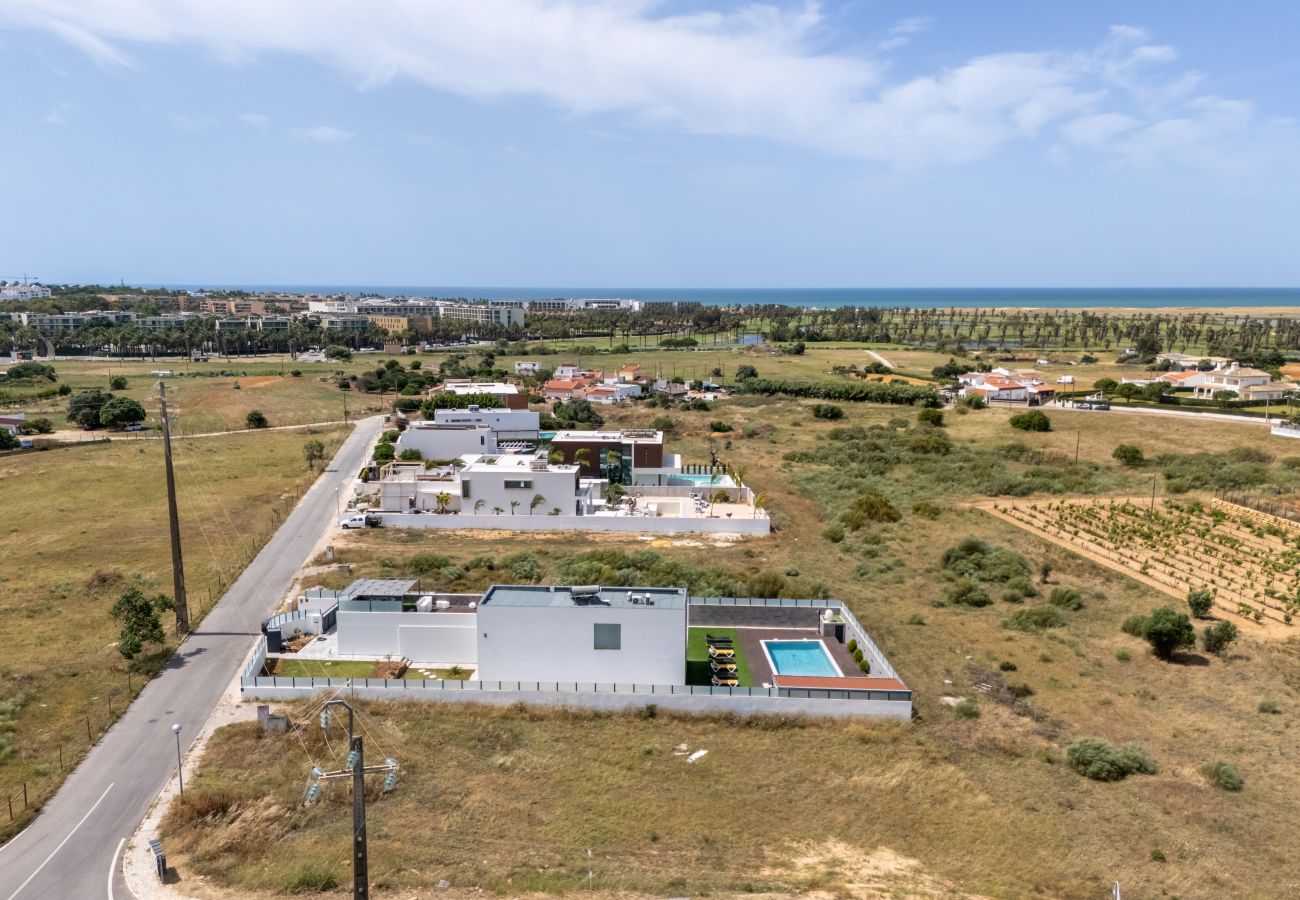 Villa em Guia - Villa Alegria | 10 pax | Jacuzzi | Salgados
