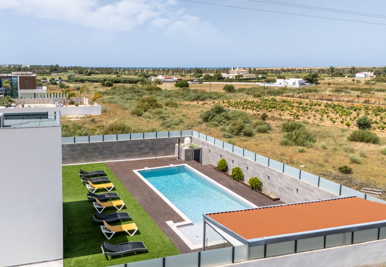 Villa em Guia - Villa Alegria | 10 pax | Jacuzzi | Salgados