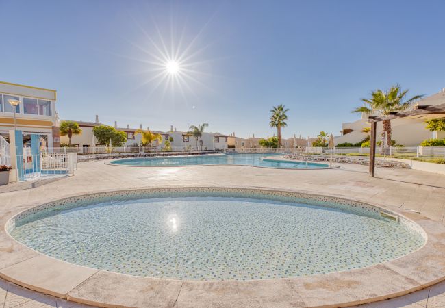 Villa em Sesmarias - Ponta Grande 4 - GA-3557