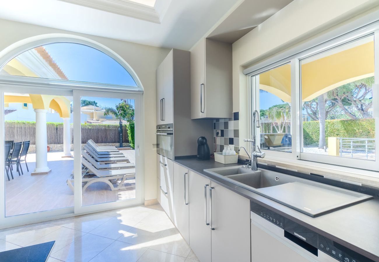 Villa em Vilamoura - Villa Hera | 6 Quartos | Jacuzzi Exterior e Muito Mais | Vilamoura