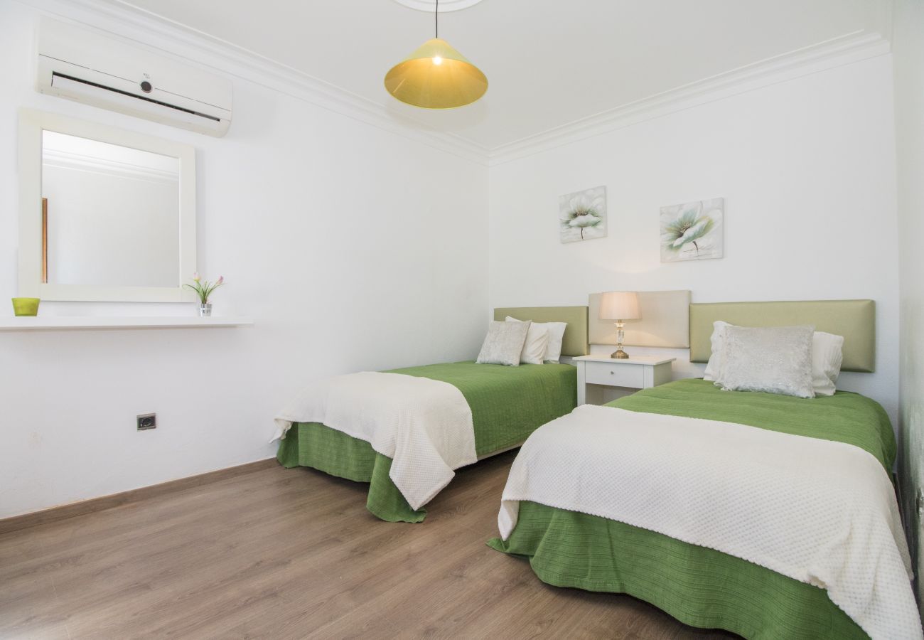 Villa em Galé - Villa Magali | 4 Quartos | a Pé da Praia | Galé