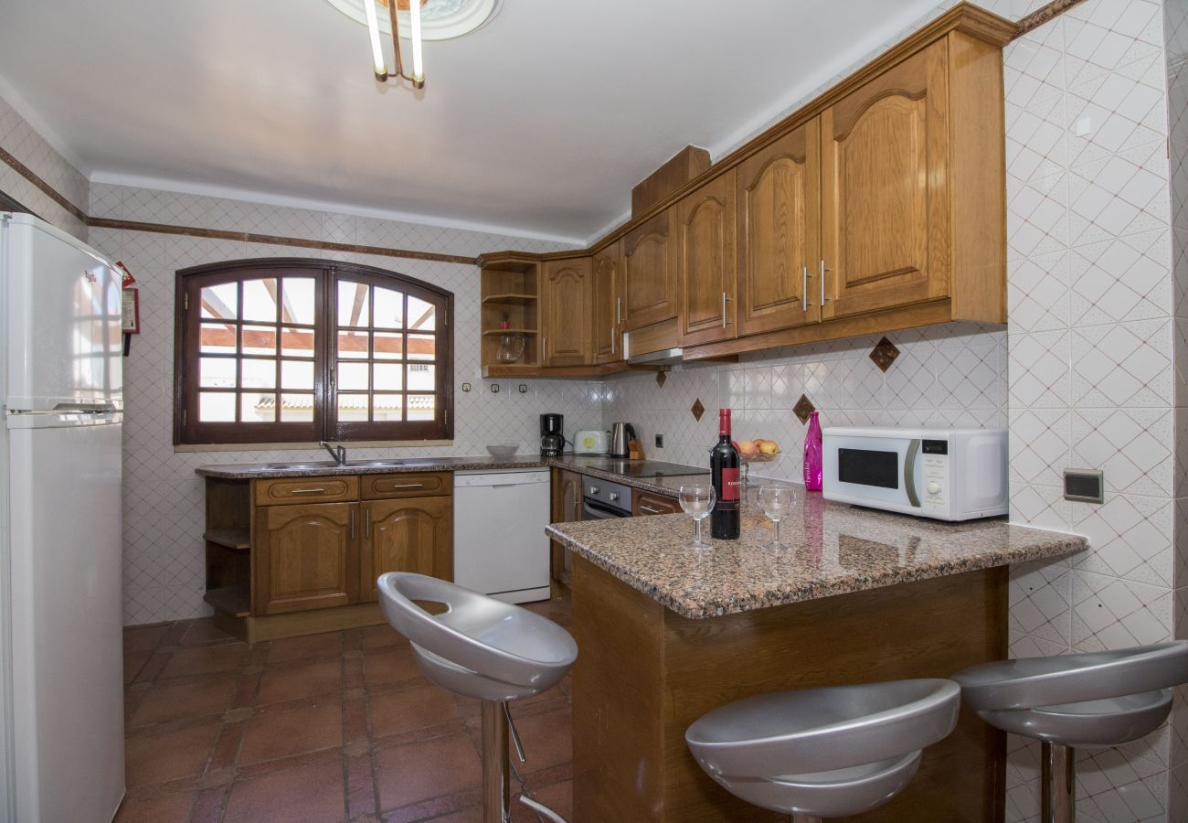 Villa em Galé - Villa Magali | 4 Quartos | a Pé da Praia | Galé