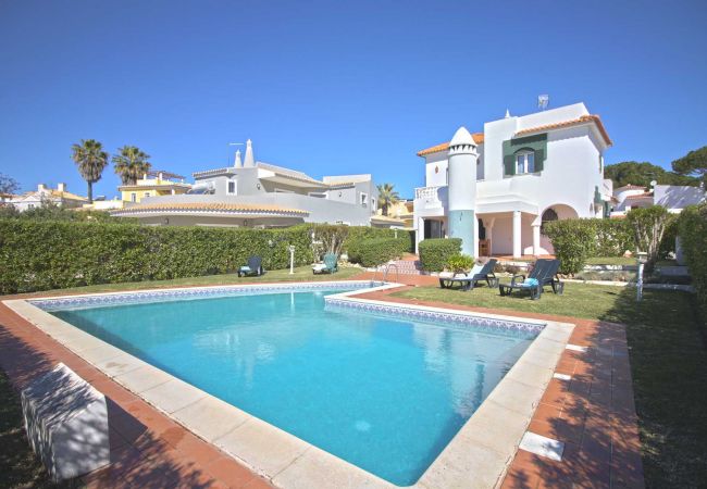 Villa em Vilamoura - Villa Jade | 4 Quartos | Piscina | Aldeia Velha | Vilamoura Villa em Vilamoura - Villa Jade | 4 Quartos | Piscina | Aldeia Velha | Vilamoura