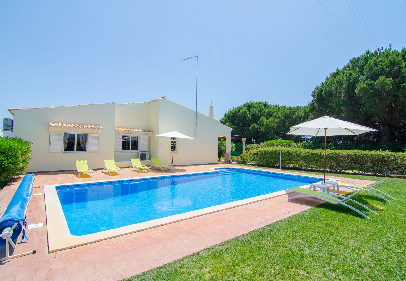 Villa em Vilamoura - Casa Nova | 3 Quartos | Exterior Espaçoso | Vilamoura