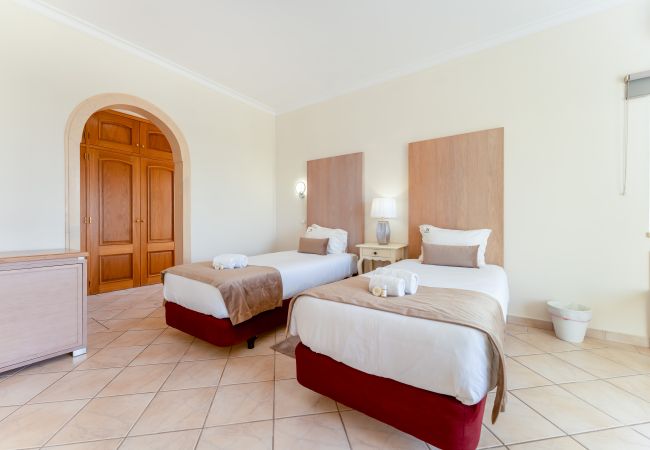 Villa em Boliqueime - Quinta das Laranjeiras | 4 Quartos | Casa no Campo | Boliqueime Villa em Boliqueime - Quinta das Laranjeiras | 4 Quartos | Casa no Campo | Boliqueime